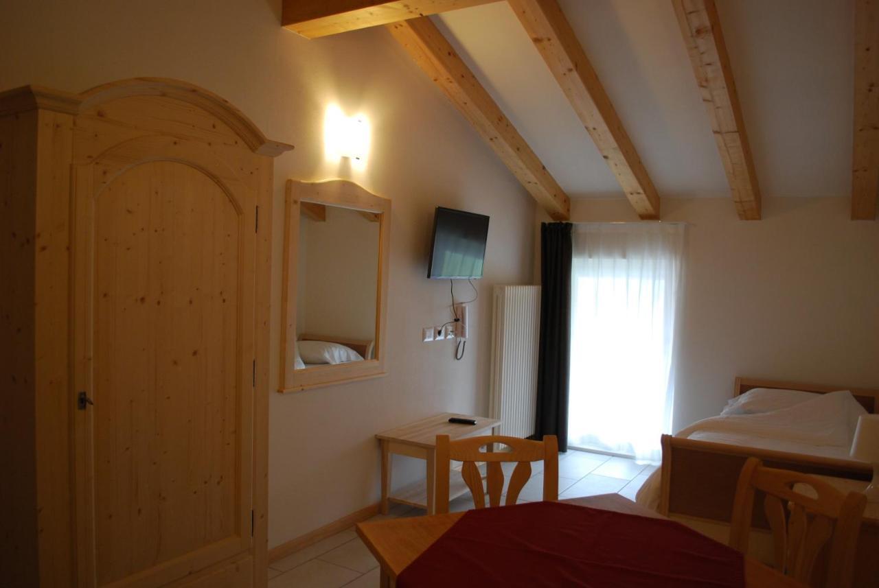 Hotel Elbele Garni Folgaria Cameră foto